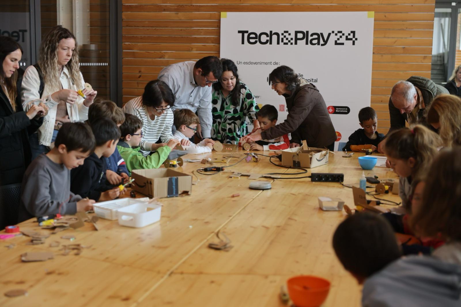 El festival Tech&Play culmina cuatro días de actividades con una jornada especial para acercar la tecnología a los niños