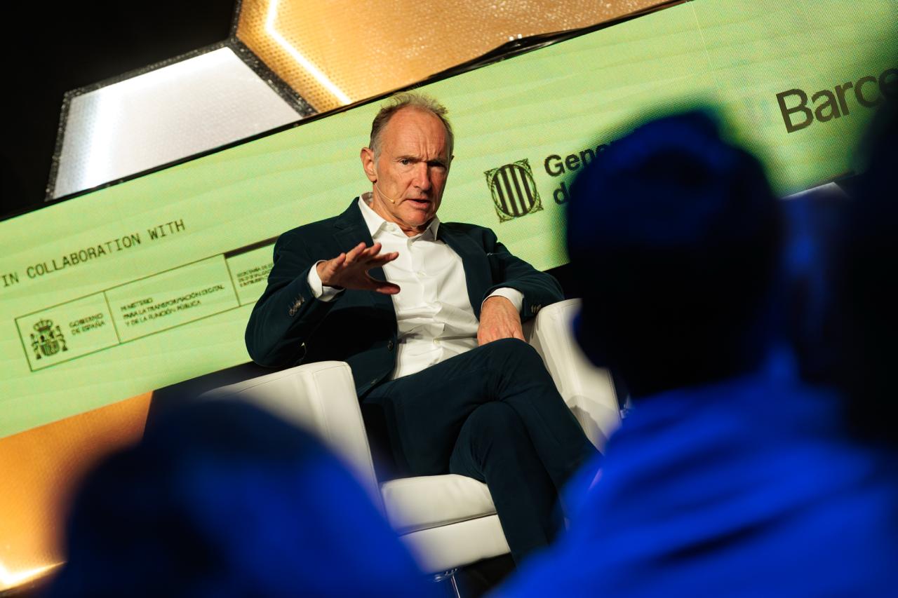 Tim Berners-Lee: “Les xarxes socials s’han de dissenyar sense l’objectiu de generar addicció” 