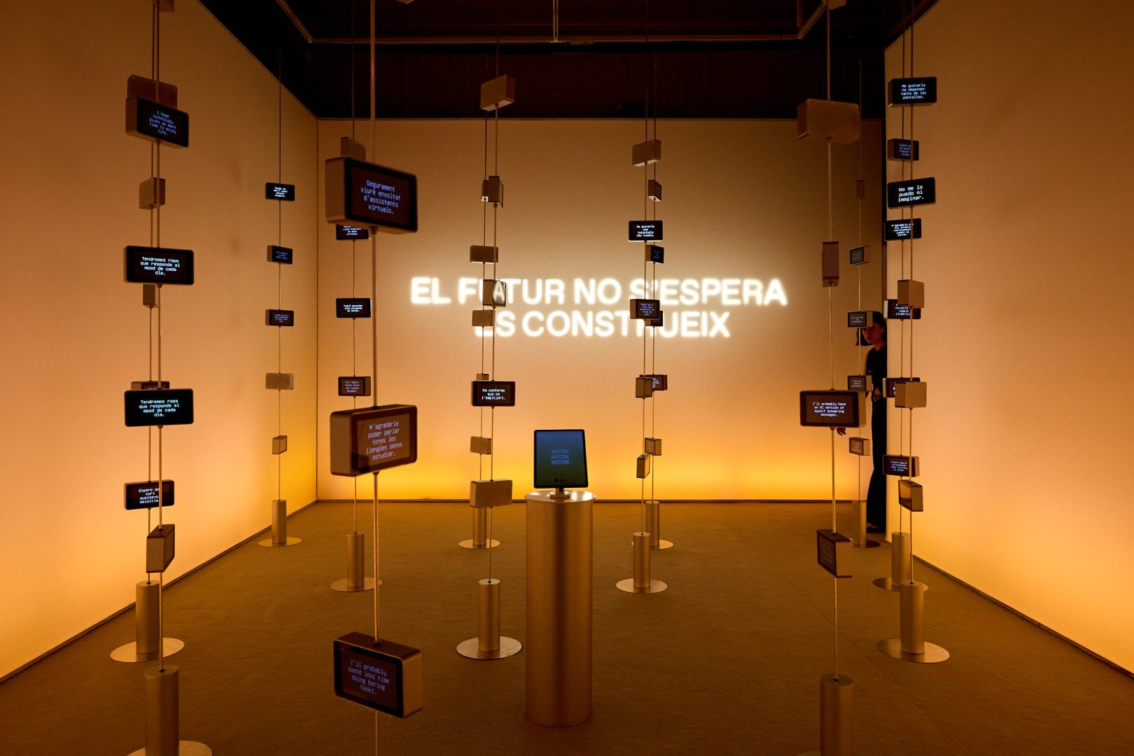 Guided visit and workshop as part of the exhibition “Invisible Technology”